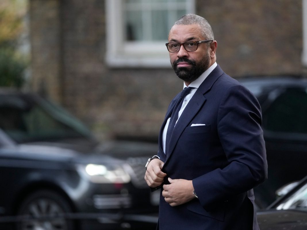 James Cleverly emerge como líder en la carrera por el liderazgo de los conservadores del Reino Unido
