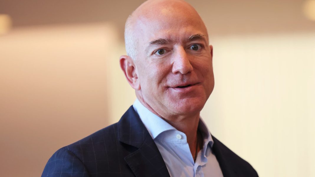 Jeff Bezos mató el respaldo del Washington Post a Kamala Harris, informa un periódico
