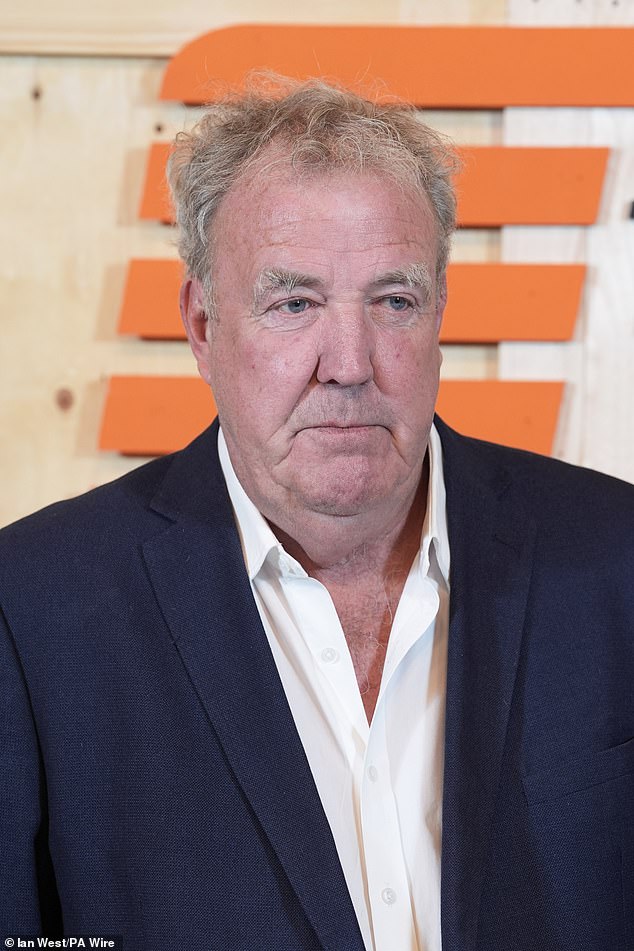 Jeremy Clarkson, de 64 años, (en la foto) respondió a un troll en línea después de que afirmaran que su consumo de carne estaba detrás de su reciente problema de salud.