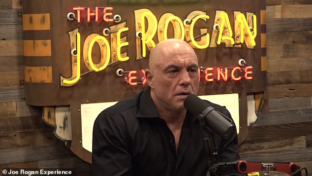 Rogan, visto aquí, dijo anteriormente que había rechazado múltiples ofertas para tener al expresidente en su popular podcast.