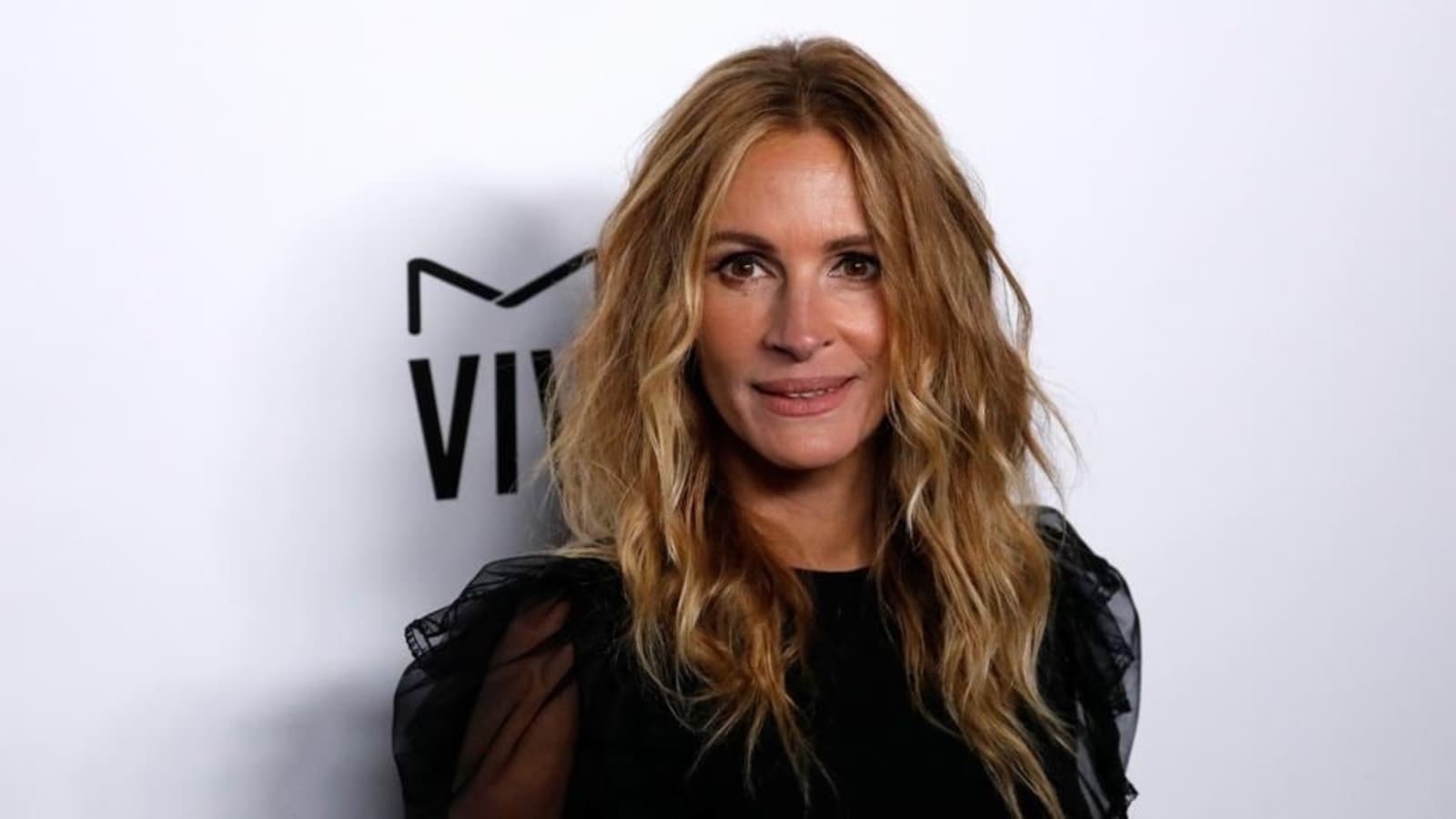 Julia Roberts respalda a Kamala Harris para la presidencia y pide a las esposas de los partidarios de Donald Trump que voten en secreto por ella
