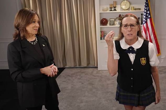 Kamala Harris se saltó la cena de Al Smith pero envió un video de tres minutos y medio con la ayuda de la estrella de SNL Molly Shannon como su personaje Mary Katherine Gallagher.