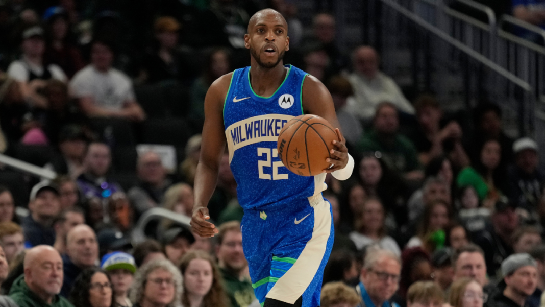 Khris Middleton de los Bucks se perderá el primer partido de la temporada contra los 76ers después de cirugías de tobillo fuera de temporada, según informe
