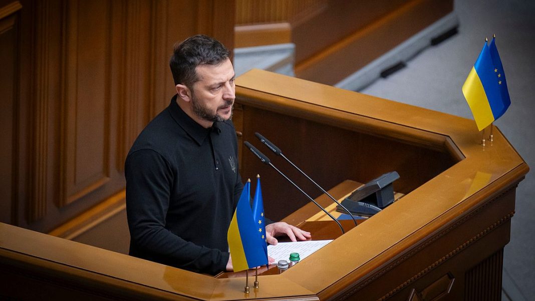 La OTAN es vaga sobre la membresía de Ucrania mientras Zelenskyy revela su plan
