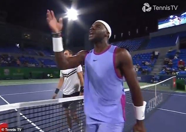 Frances Tiafoe despotricó mal ante el árbitro tras su derrota ante Roman Safiullin