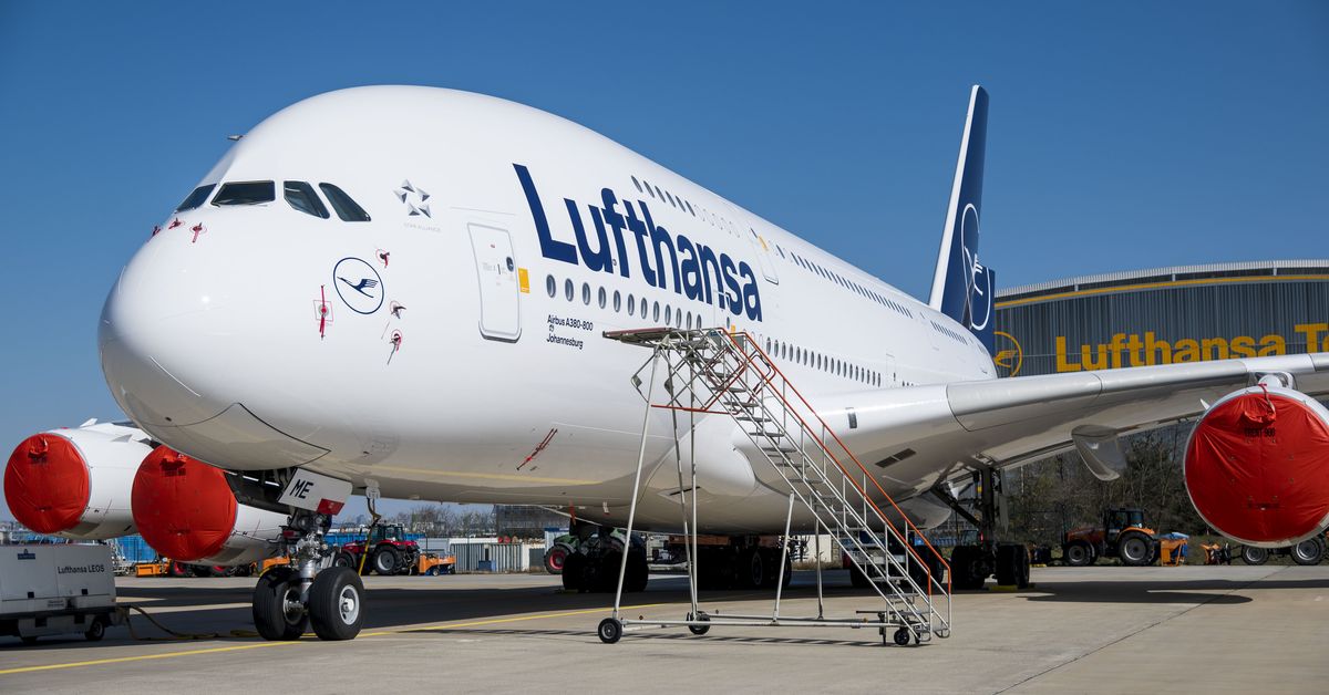 La mayor aerolínea de Alemania multada por violar los derechos civiles de 128 pasajeros judíos
