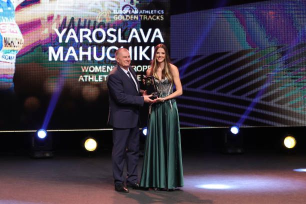 La saltadora de altura ucraniana Yaroslava Mahuchikh gana el premio a la Atleta del Año en Europa
