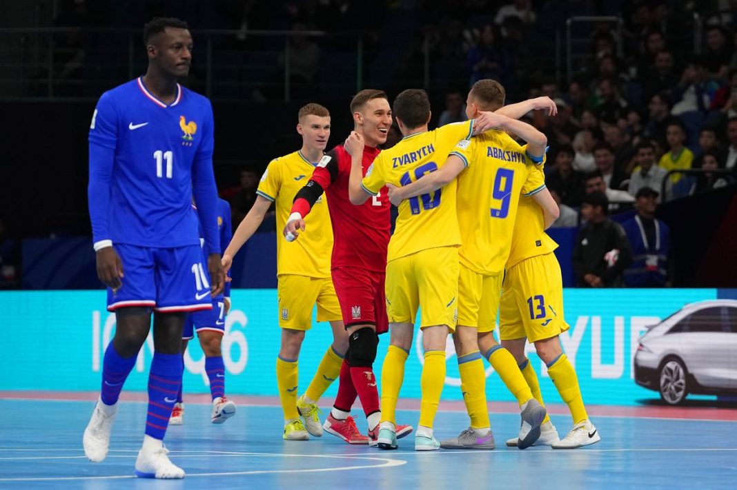 La selección de fútbol sala de Ucrania gana un histórico bronce en el partido contra Francia en el Mundial
