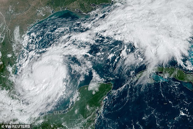 La tormenta tropical Milton ha sido ascendida a huracán de categoría 1 antes de llegar a Florida