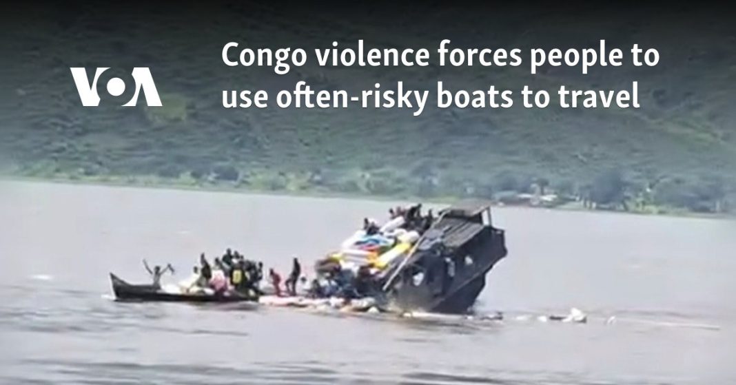 La violencia en el Congo obliga a la gente a utilizar embarcaciones a menudo peligrosas para viajar
