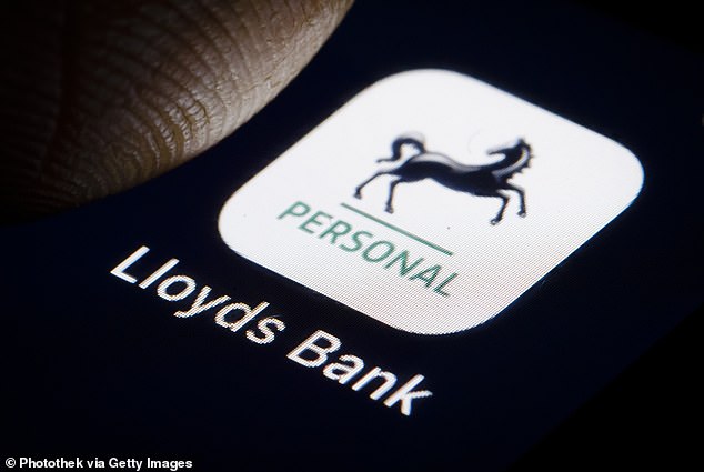 Son algunas de las aplicaciones bancarias más populares del Reino Unido. Pero las aplicaciones bancarias de Lloyds, Halifax y Bank of Scotland han experimentado problemas esta tarde.