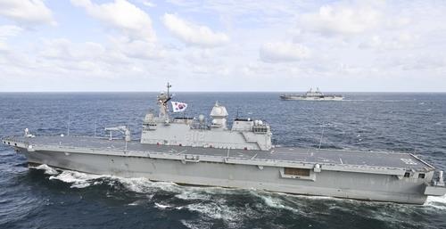 S. Korean, U.S. navies hold joint drill in East Sea