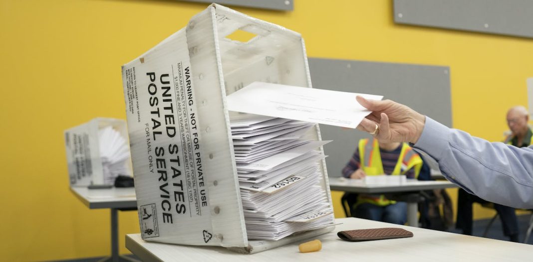 Las campañas políticas ignoran a los votantes estadounidenses en el extranjero, pero podrían ser partidarios cruciales
