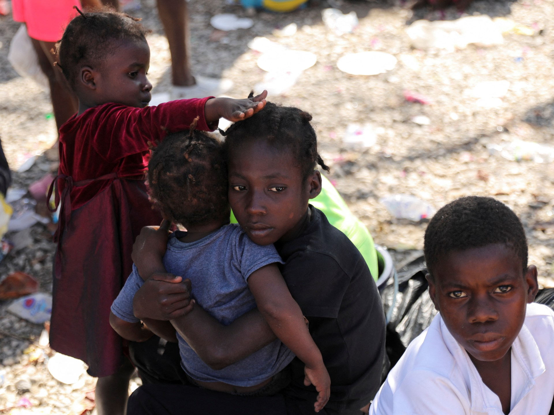 Las pandillas haitianas están reclutando niños soldados, dice un grupo de derechos humanos
