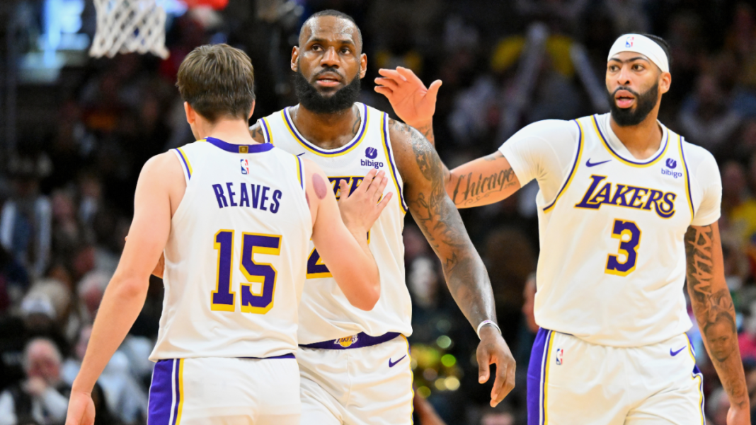 LeBron James de los Lakers debutará en la pretemporada contra los Suns después de no participar en el primer partido del equipo por 