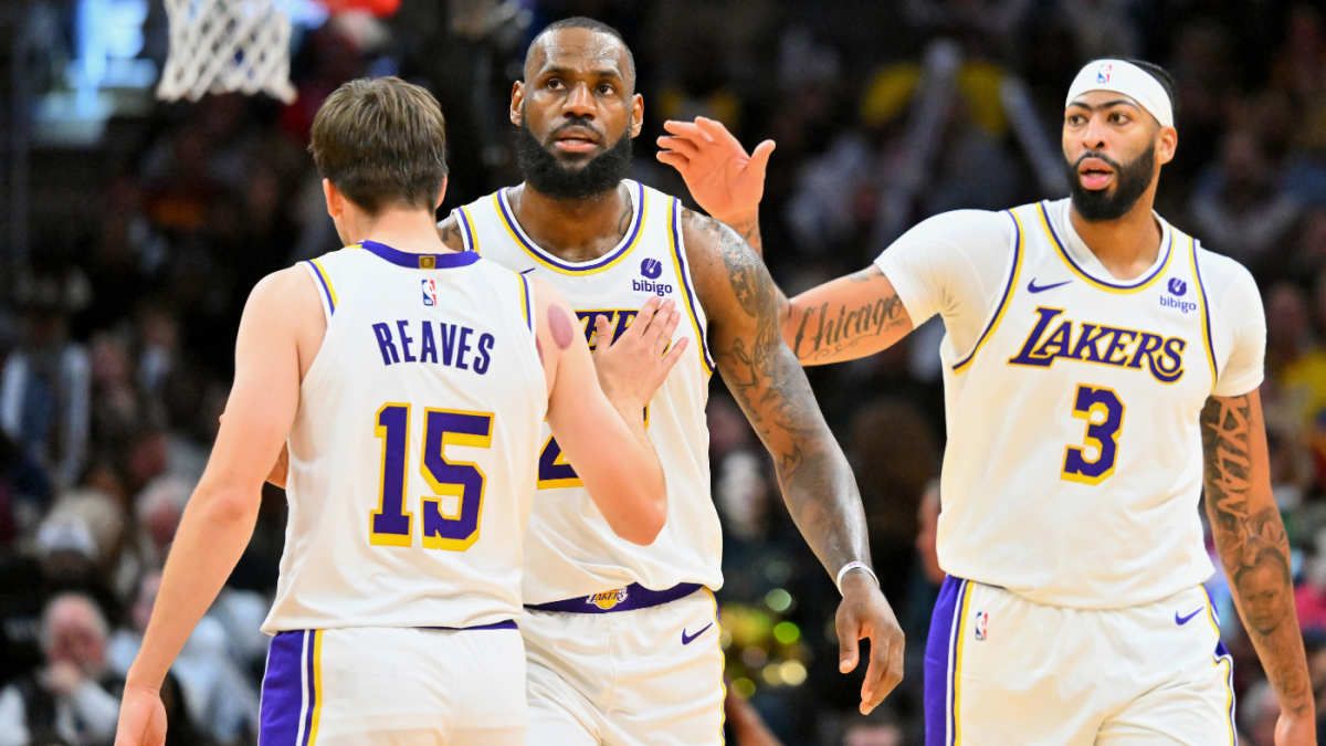 LeBron James de los Lakers debutará en la pretemporada contra los Suns después de no participar en el primer partido del equipo por "descanso"
