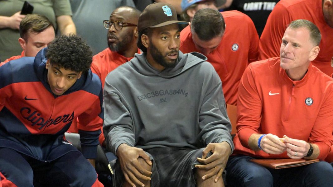 Lesión de Kawhi Leonard: la estrella de los Clippers está fuera de juego indefinidamente para rehabilitar la rodilla, según informe
