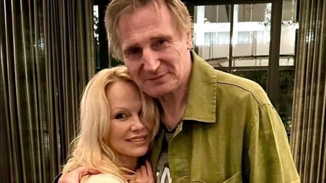 Liam Neeson hace una audaz confesión sobre la coprotagonista de The Naked Gun, Pamela Anderson: 