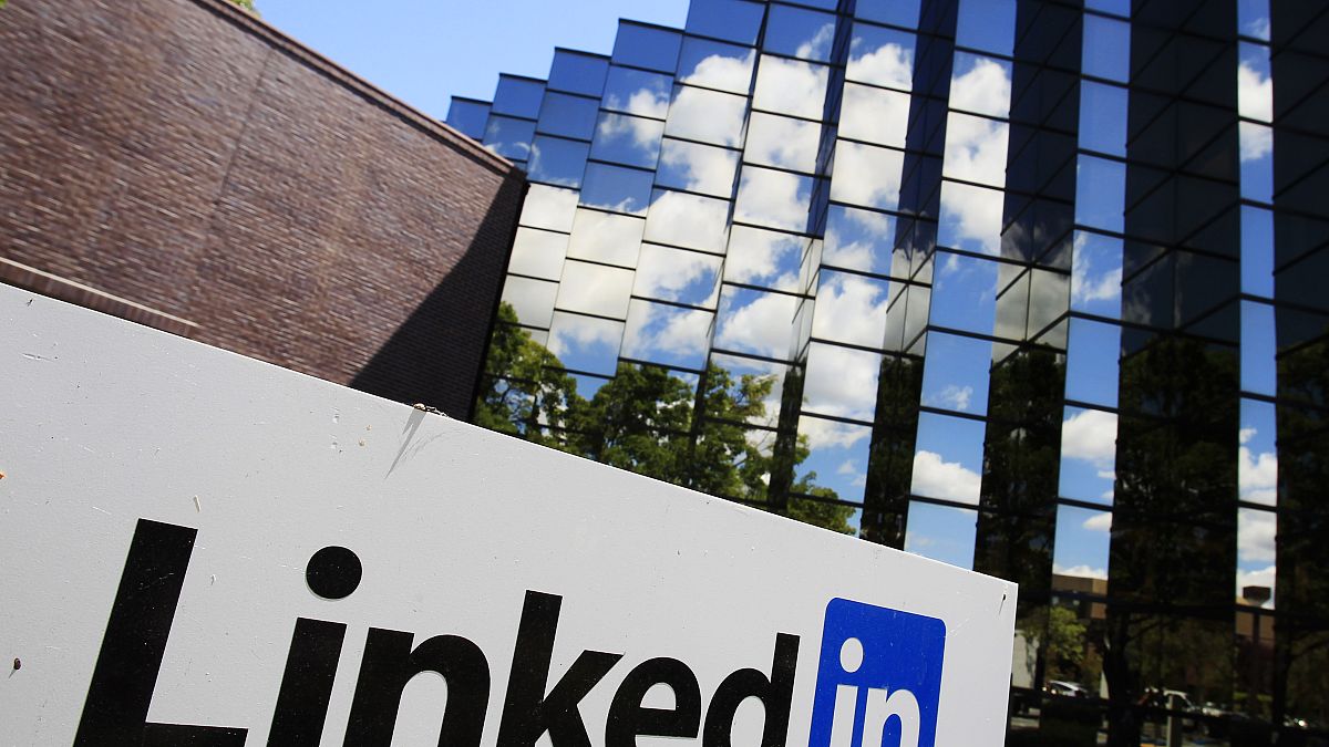 LinkedIn presenta agente de IA y entrenamiento laboral de IA. He aquí cómo usarlo
