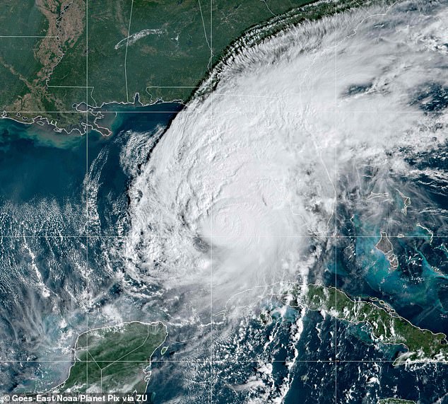 El huracán Milton se dirige hacia la costa oeste de Florida y se espera que toque tierra poco antes de la medianoche.