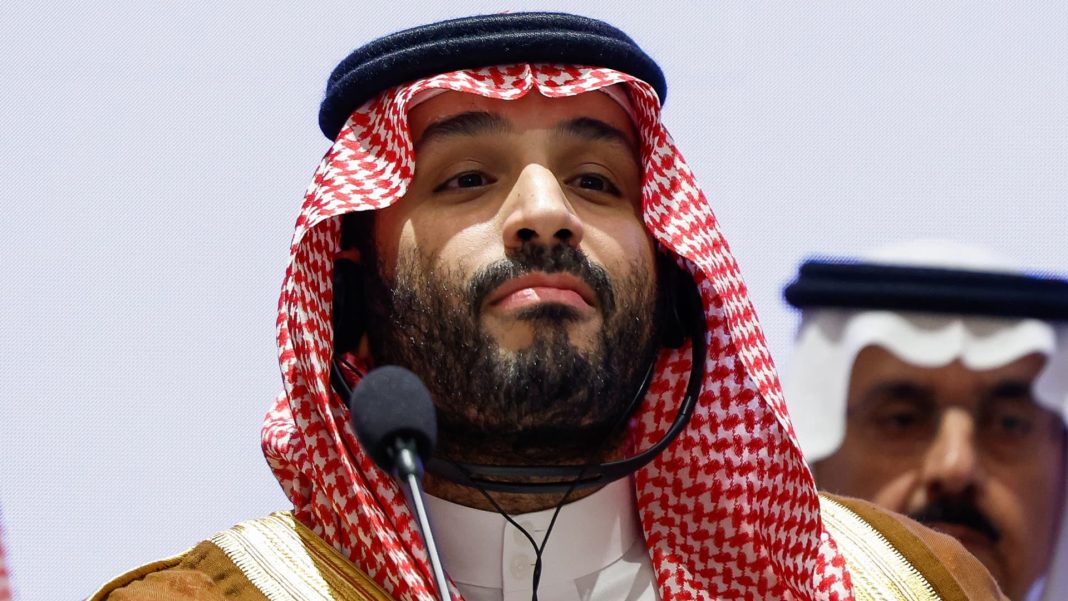 Los inversores extranjeros acuden en masa a la emblemática conferencia económica saudita, pero enfrentan menos flujo de efectivo 
