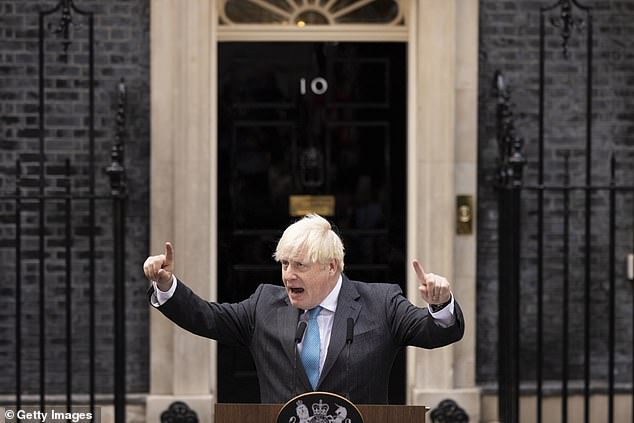 El ex primer ministro Boris Johnson (en la foto pronunciando su discurso de despedida antes de su dimisión oficial en 2022) ha escrito una nueva memoria titulada Unleashed.