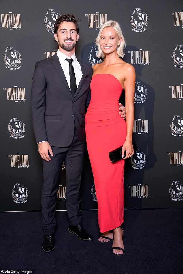 Las WAG estuvieron con fuerza en los premios Collingwood Magpies Best And Fairest Awards en Melbourne el viernes por la noche. Liderando la carga en el Crown Palladium estaba la modelo Annalise Dalins, quien tenía a su nuevo prometido Josh Daicos del brazo. Ambos en la foto