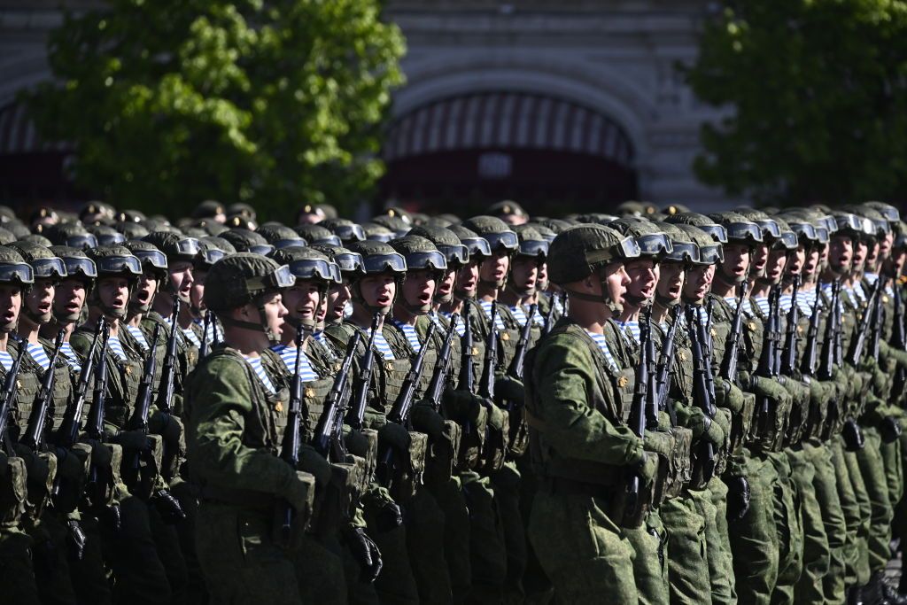 Los residentes del Óblast de Bélgorod en Rusia recibirán un bono récord de 31.000 dólares por firmar al unirse al ejército
