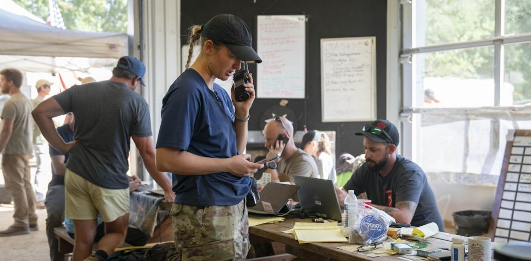 Los voluntarios de la 'Marina Cajun' que participan en operaciones de búsqueda y rescate después de huracanes están formando organizaciones duraderas
