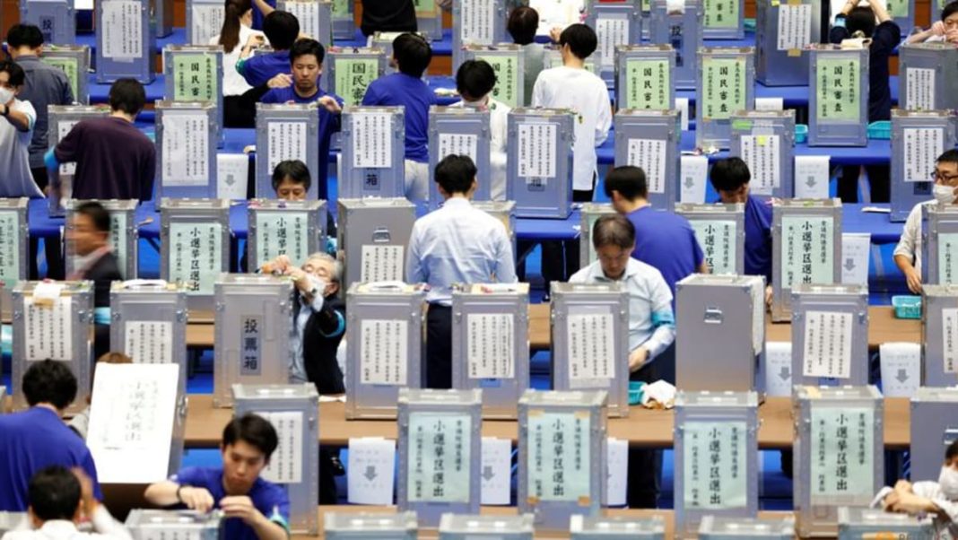 Los votantes japoneses castigan al primer ministro Ishiba, el resultado de las elecciones no está claro
