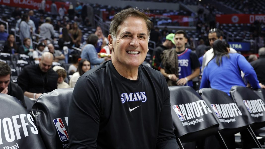 Mark Cuban hace campaña con Harris en Wisconsin para iniciar una gira por tres estados
