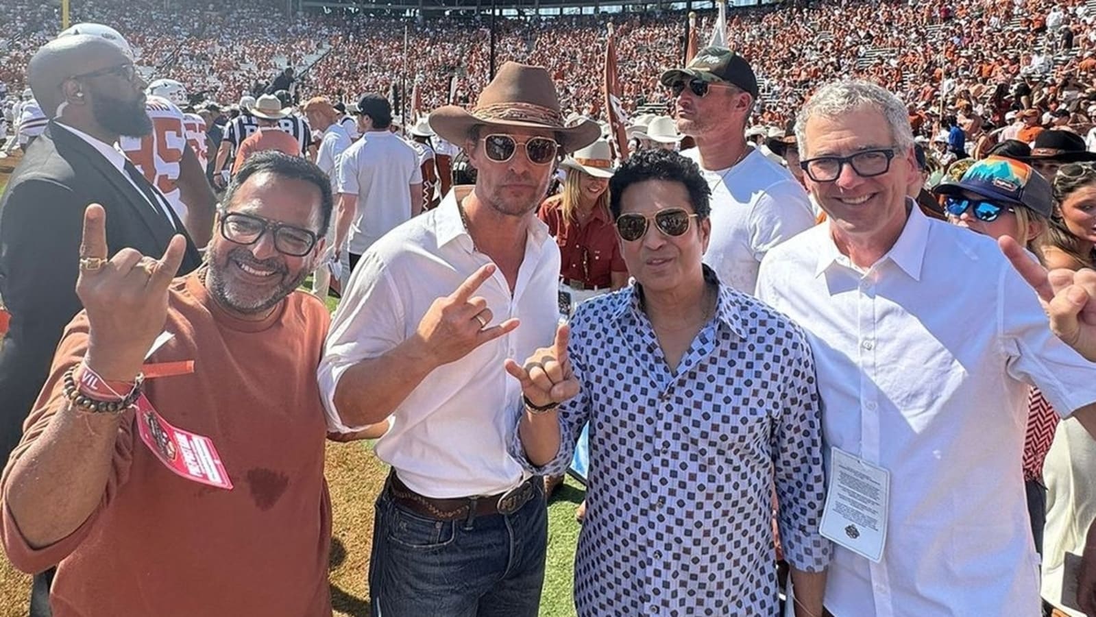 Matthew McConaughey conoce a Sachin Tendulkar, la leyenda del cricket bromea sobre la 'conversación interestelar con un verdadero detective'
