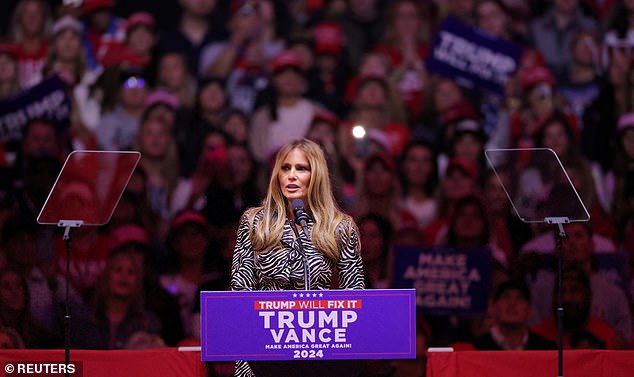 Melania Trump sorprendió a la multitud en el Madison Square Garden cuando hizo una aparición sorpresa