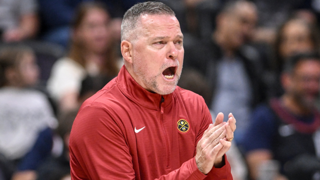 Michael Malone, de los Nuggets, critica a la NBA por volverse 