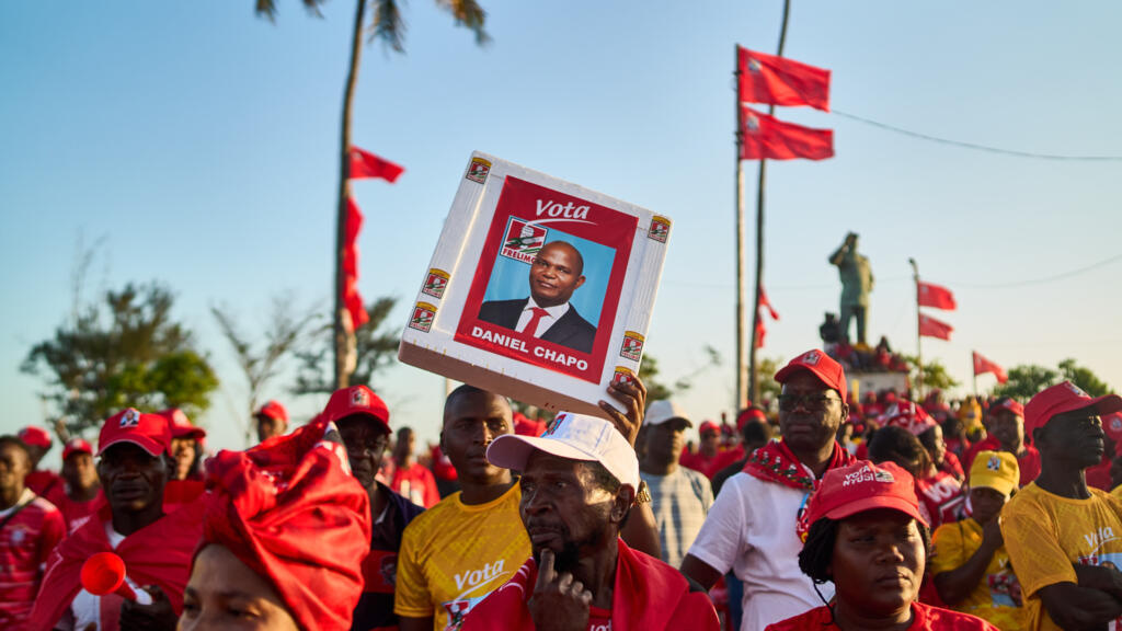 Mozambique vota para presidente y el parlamento en tensa votación
