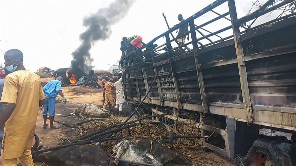 Noticias24 | Explosión de camión cisterna de combustible en Nigeria mata a 94 personas y deja 50 heridos
