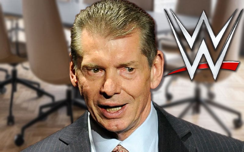 Nuevo informe en profundidad revela la estricta regla de Vince McMahon para el equipo creativo de WWE
