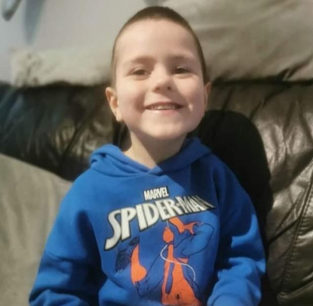 Gardaí investiga si se utilizó a otro niño para hacerse pasar por Kyran Durnin, de ocho años desaparecido, para engañar a los servicios sociales