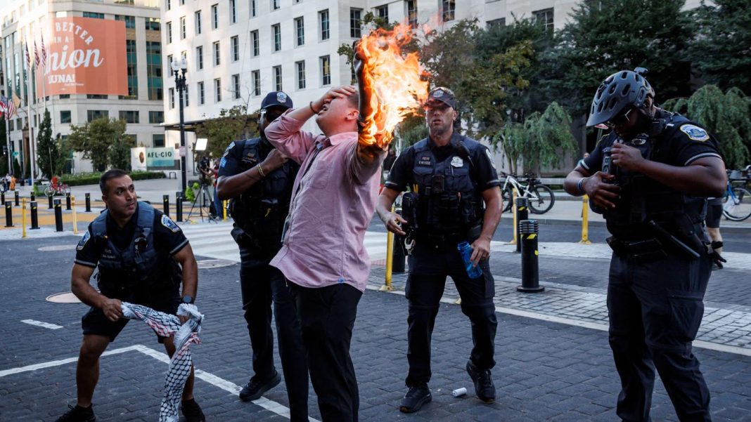 Periodista estadounidense se prende fuego por la complicidad de los medios estadounidenses en la guerra de Israel contra Gaza
