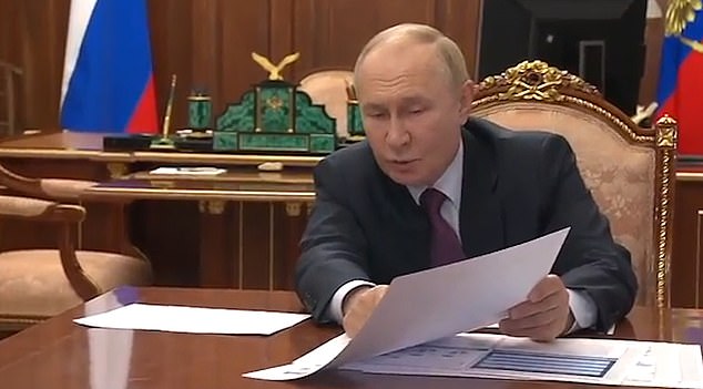 Putin desestimó el trabajo de Likhachev y declaró con una sonrisa: 'En su presentación falta el proyecto del Ferrocarril Latitudinal del Norte. Es necesario mostrarlo'