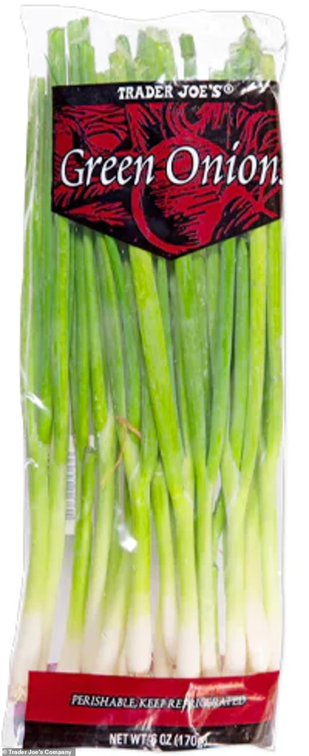 Los productos sospechosos incluyen Trader Joe's Green Onion Iceless 24 x 6oz Reg Trader Joe's Mexico en una bolsa de marca.