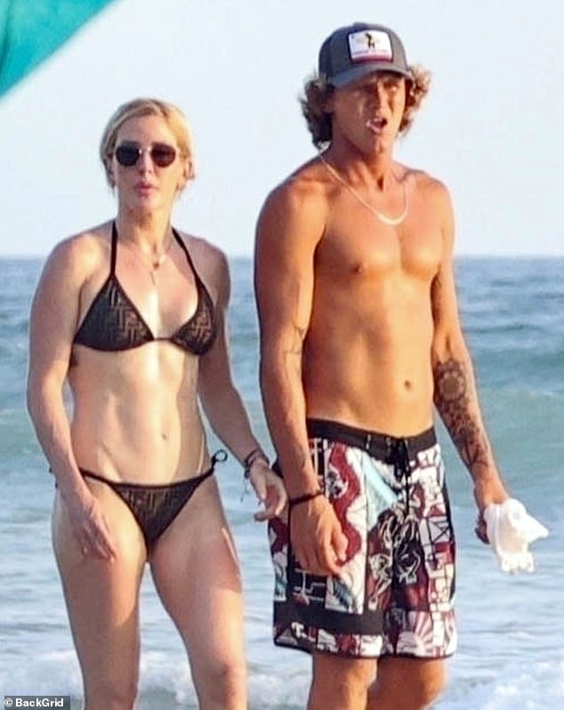 Ellie Goulding se ha separado de su novio Armando Pérez, según puede revelar MailOnline. Amigos de la pareja dicen que su romance navideño fracasó y que tenían vidas muy diferentes.