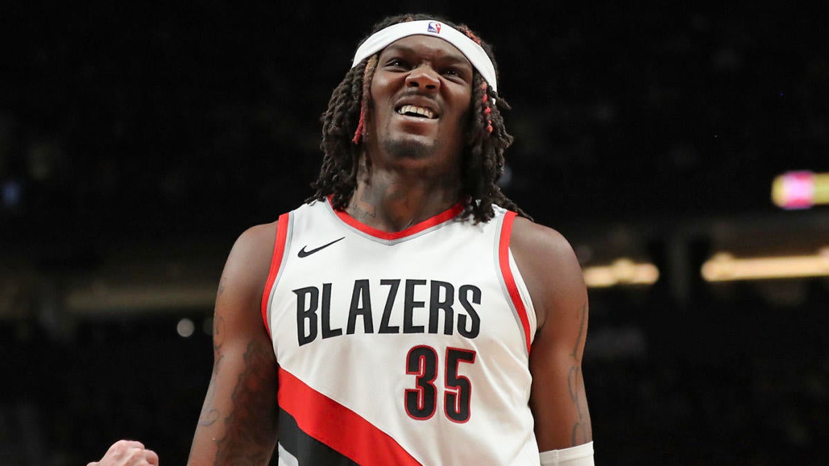 Robert Williams III (bíceps femoral) y Shaedon Sharpe (hombro) de los Blazers lesionados en el campo de entrenamiento
