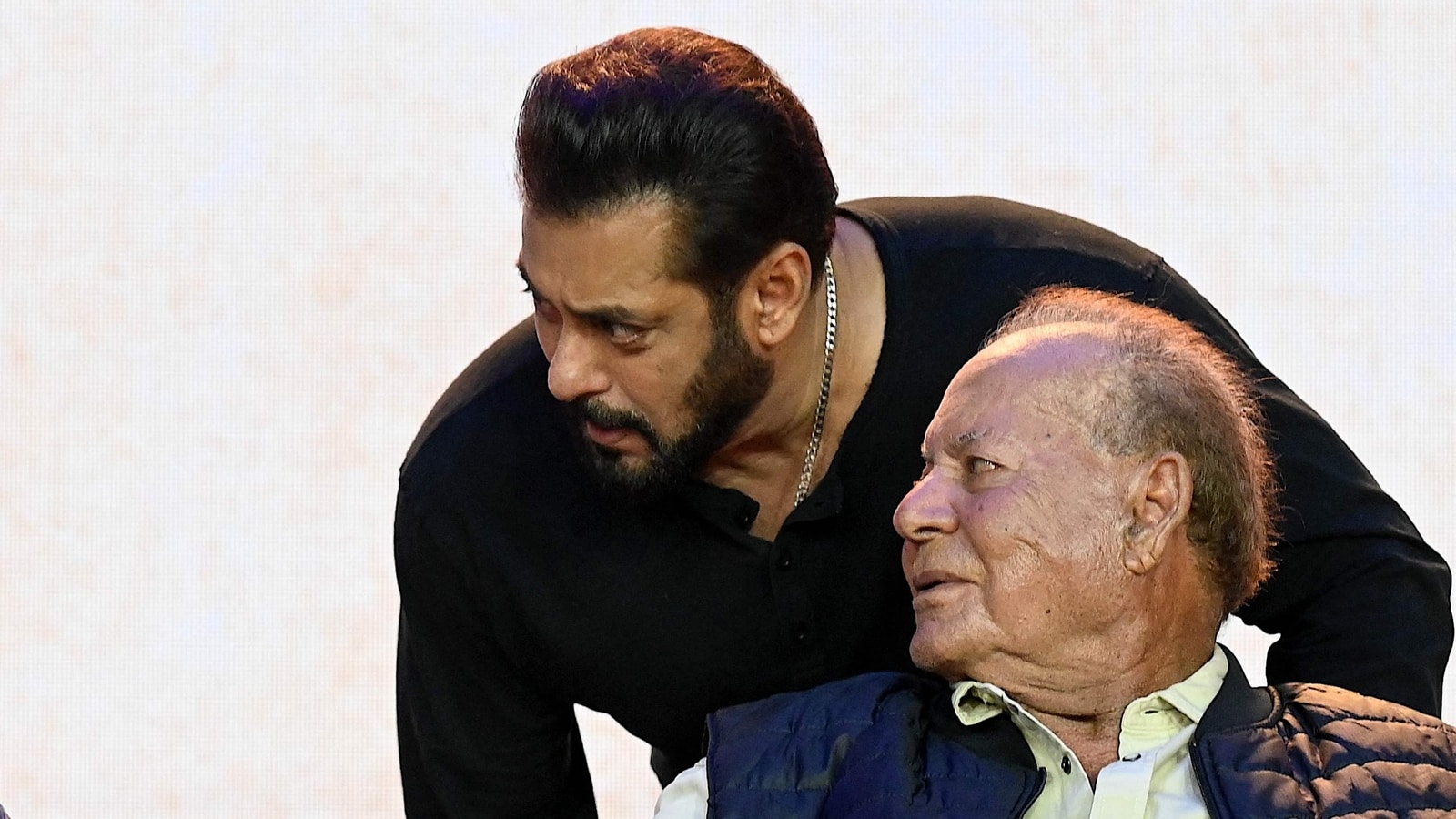 Salman Khan, las efigies de Salim Khan quemadas por bishnois después de las amenazas de muerte de Lawrence Bishnoi: "Él no puede engañar a la gente"
