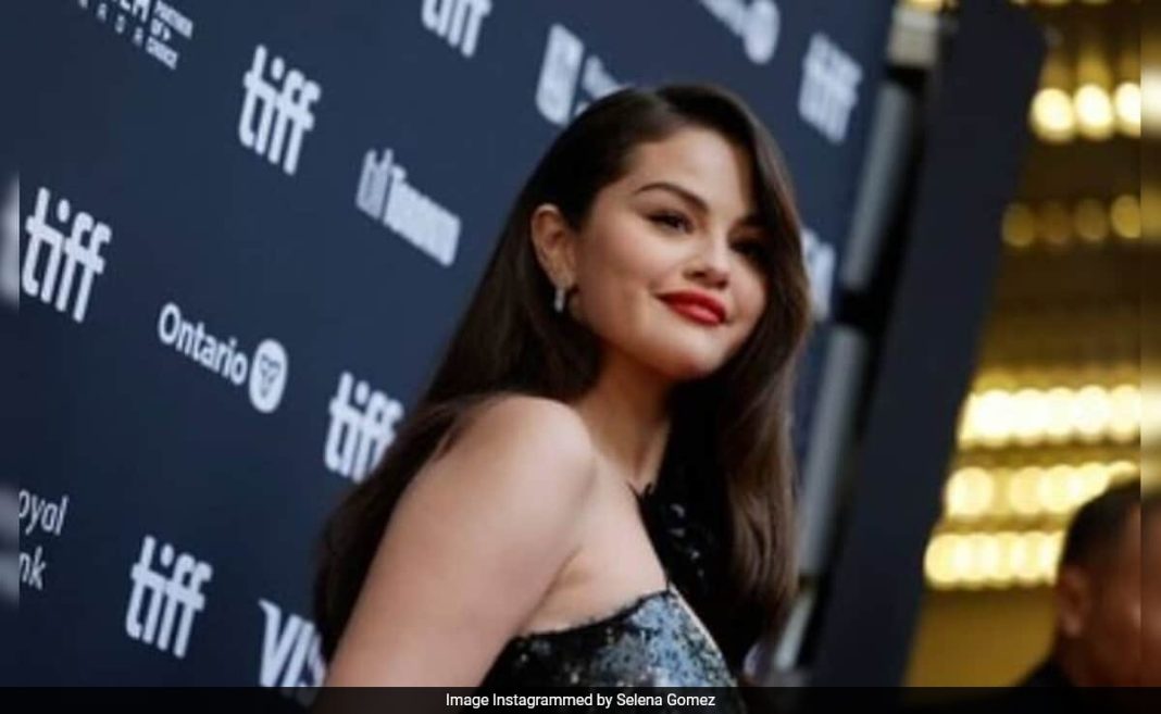 Selena Gomez vota en Los Ángeles para las elecciones presidenciales de Estados Unidos
