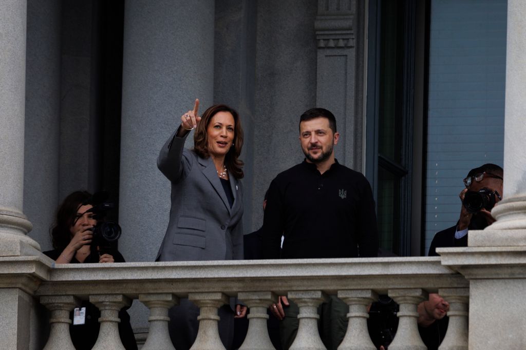 Somos republicanos y votaremos por Kamala Harris para respaldar a Ucrania
