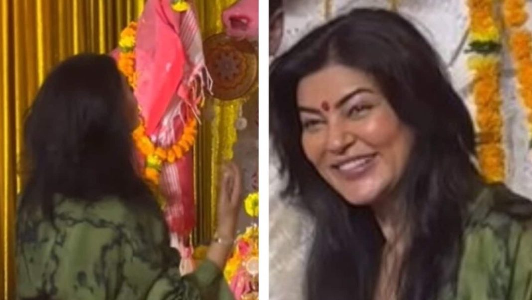 Sushmita Sen se inclina ante el ídolo mientras visita Durga Puja pandal con Rohman Shawl, su hija Alisah. Mirar
