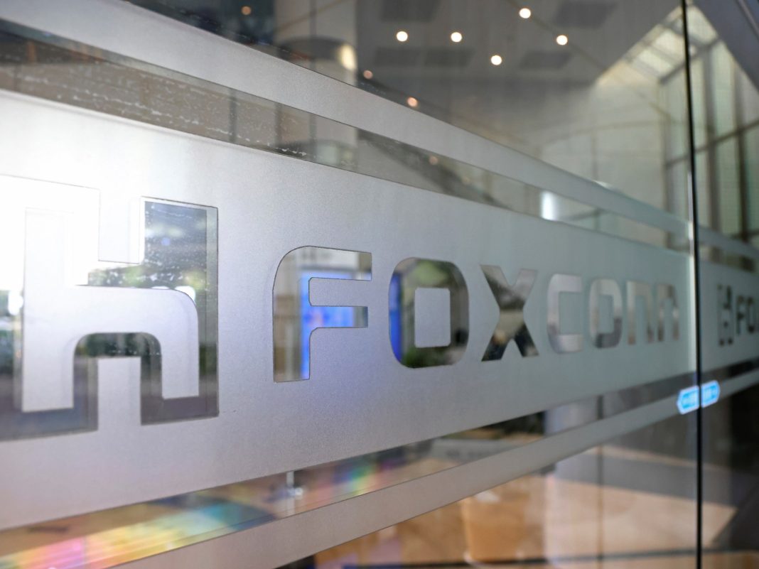 Taiwán dice que cuatro empleados del proveedor de Apple Foxconn fueron arrestados en China
