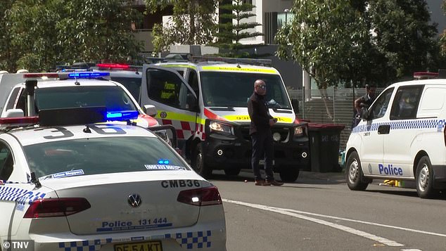 Dos hombres recibieron disparos en un bloque de apartamentos en el oeste de Sydney