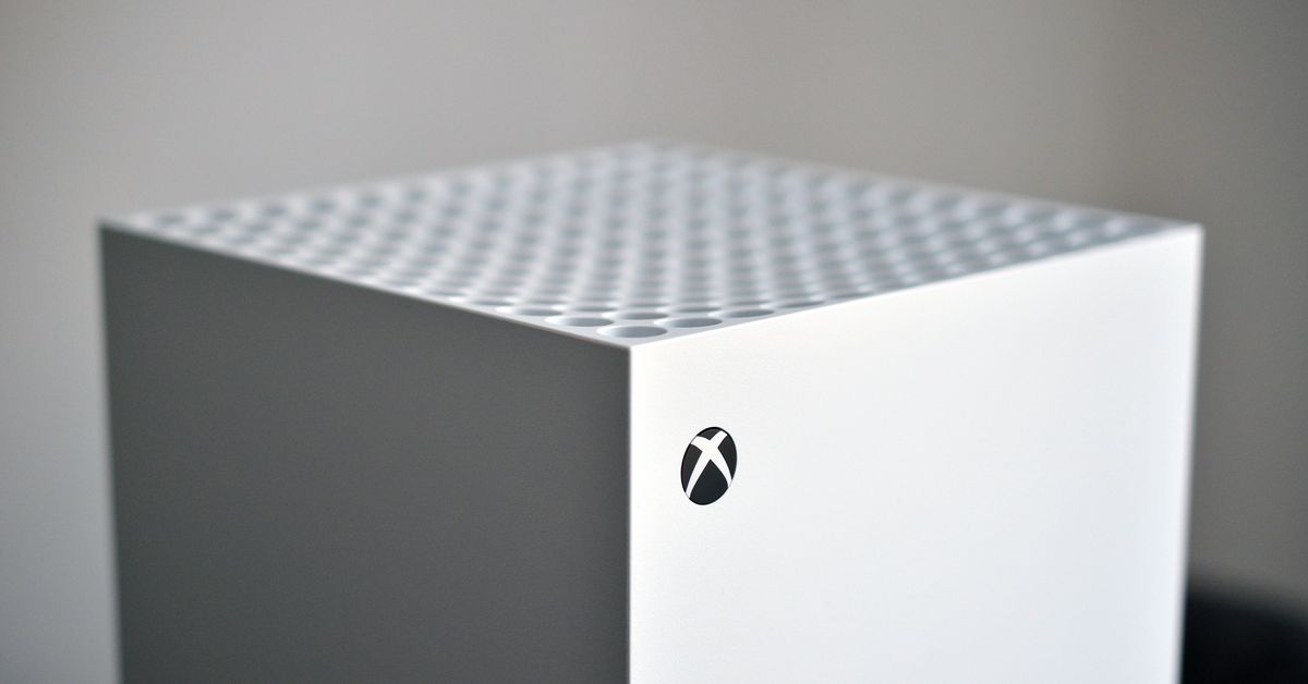 Un primer vistazo a la Xbox Series X sin disco de Microsoft en blanco
